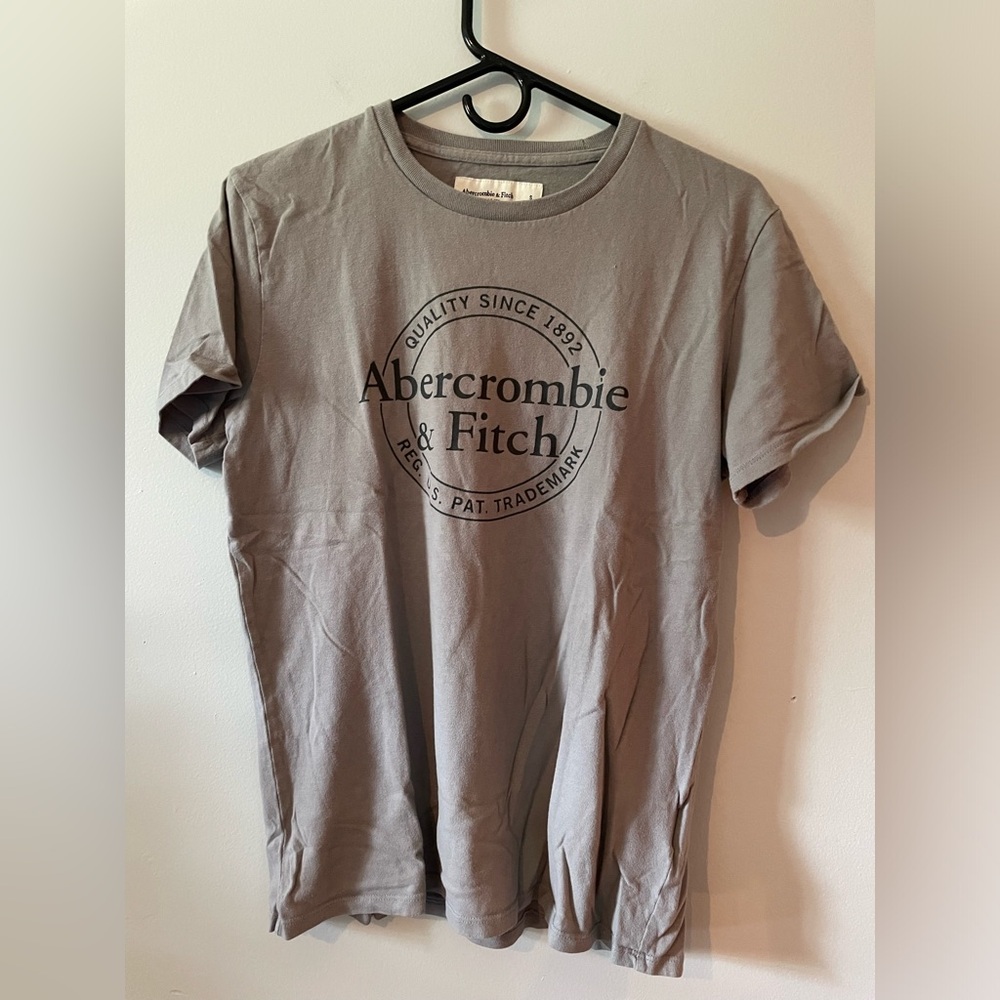 EUC - Abercrombie & Fitch Men’s tshirt
